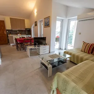 https://apartmani-ruza-porat-krk.primorje-gorskikotar.com